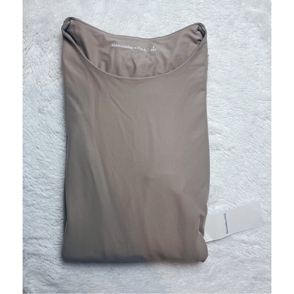 A&F | Seamless Long Sleeve Top - Picture 3 of 10